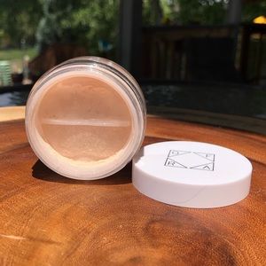 OFRA Translucent Powder Light - NEVER been used!